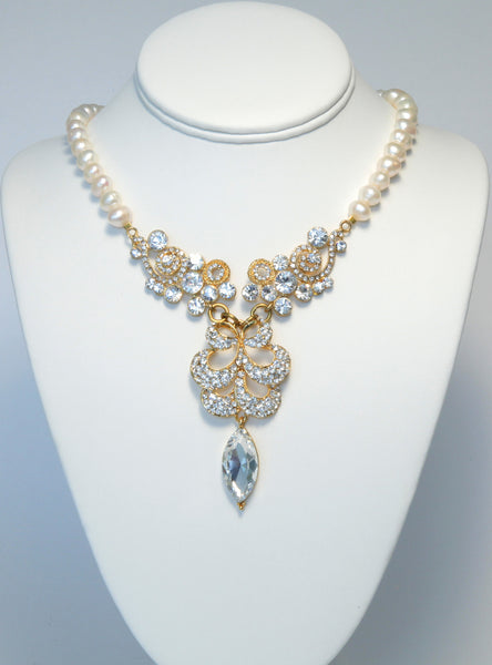 Avery Water Pearl Necklace with Large Center Piece