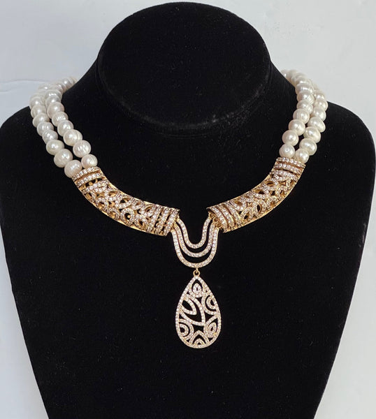Freshwater pearls with large center piece , perfect foe all occasions, weddings, mother of the bride, bridesmaid and more, Handmade in the USA