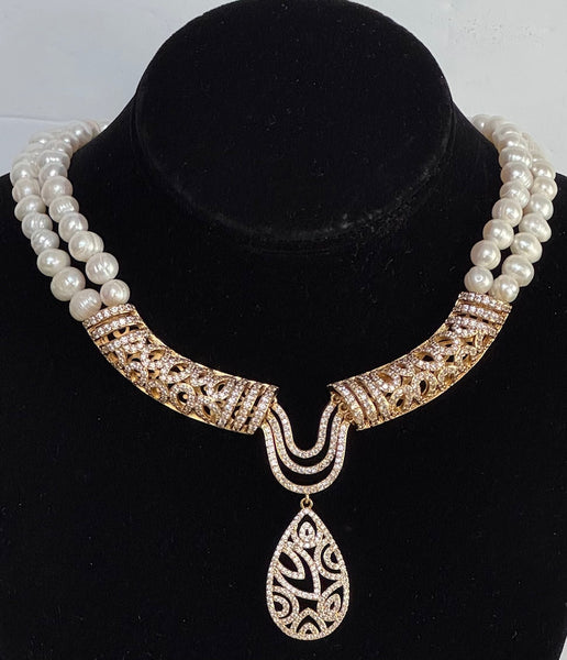 Freshwater pearls with large center piece , perfect foe all occasions, weddings, mother of the bride, bridesmaid and more, Handmade in the USA