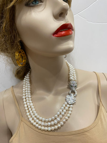 Elizabeth -Freshwater pearls Necklace with panther face side clasp