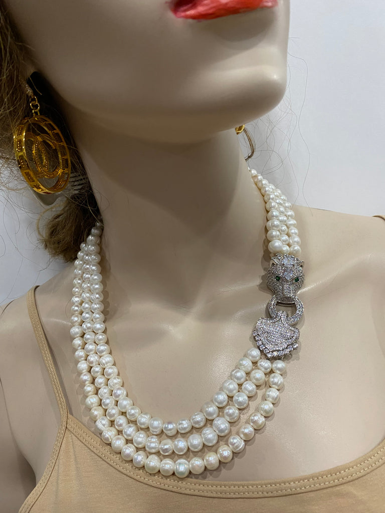 Elizabeth -Freshwater pearls Necklace with panther face side clasp