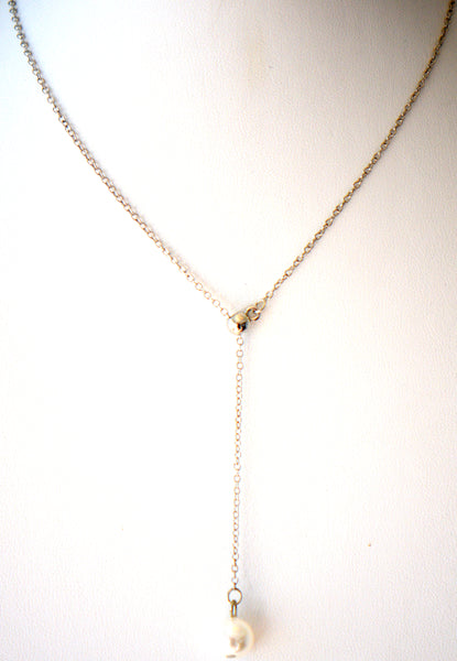 Golden chain with single pearl