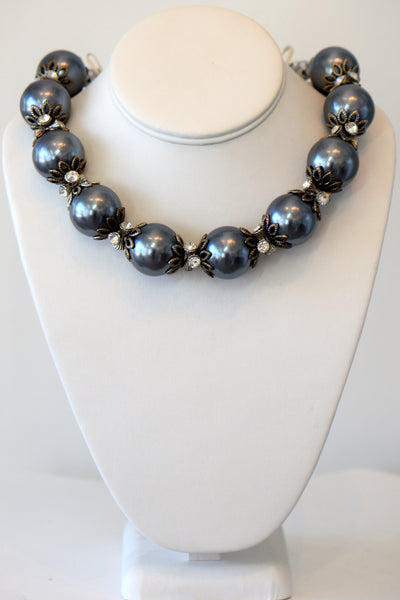 Heftsi Big Pearl Grey Necklace