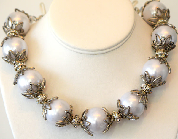 Heftsi Big Pearls Necklace